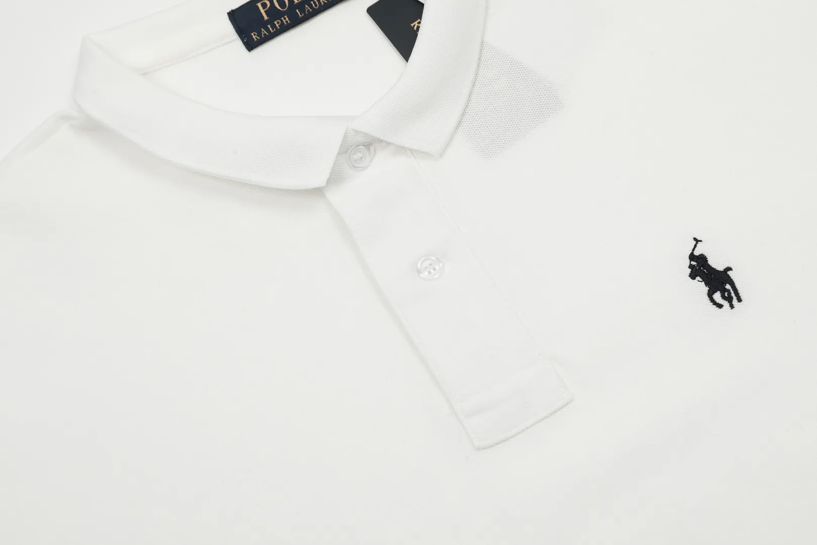 🅿️152 "Top quality" model DS001# (not off the shelves all year round) [Ralph Lauren classic pony embroidered lapel POLO short sleeves] ✅Ralph Lauren classic basic versatile POLO short sleeves ✅Main supplier platform live broadcast Wholesale entities will be replenished if out of stock, will not be removed from the shelves ✅ZP quality 1:1 version Scan the code to enter the GF website Z cabinet quality ✅Details and quality are the only one in Guangzhou Imported pique fabrics Focus on high-end Needless to say, cost-effective and good quality. ✅The version is restored to the original version. The maximum size can be worn up to 210 pounds. Loose, comfortable and stress-free. ✅Wear for work and life. Suitable for various occasions. A must-have for couples. Size: